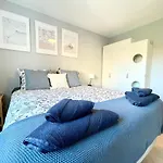 Daire Beachfront With Ocean Views