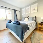 Beachfront With Ocean Views Daire *