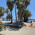 Beachfront With Ocean Views Daire *